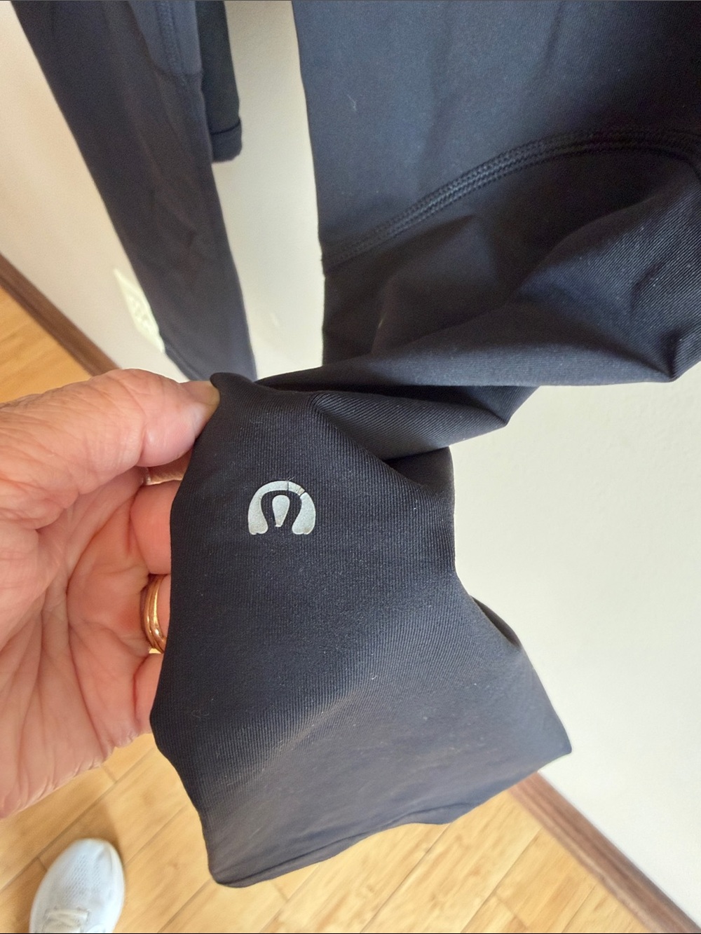 Bundle Nike Black Women's Quarter-Zip Top & Black lululemon Leggings - Picture 3 of 4